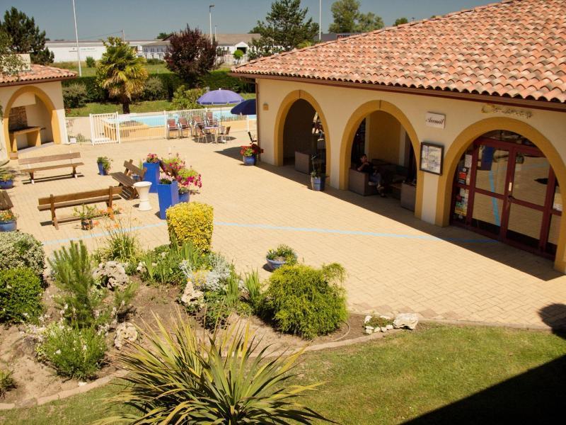 Logis Hotel Restaurant Solenca Nogaro Exterior foto